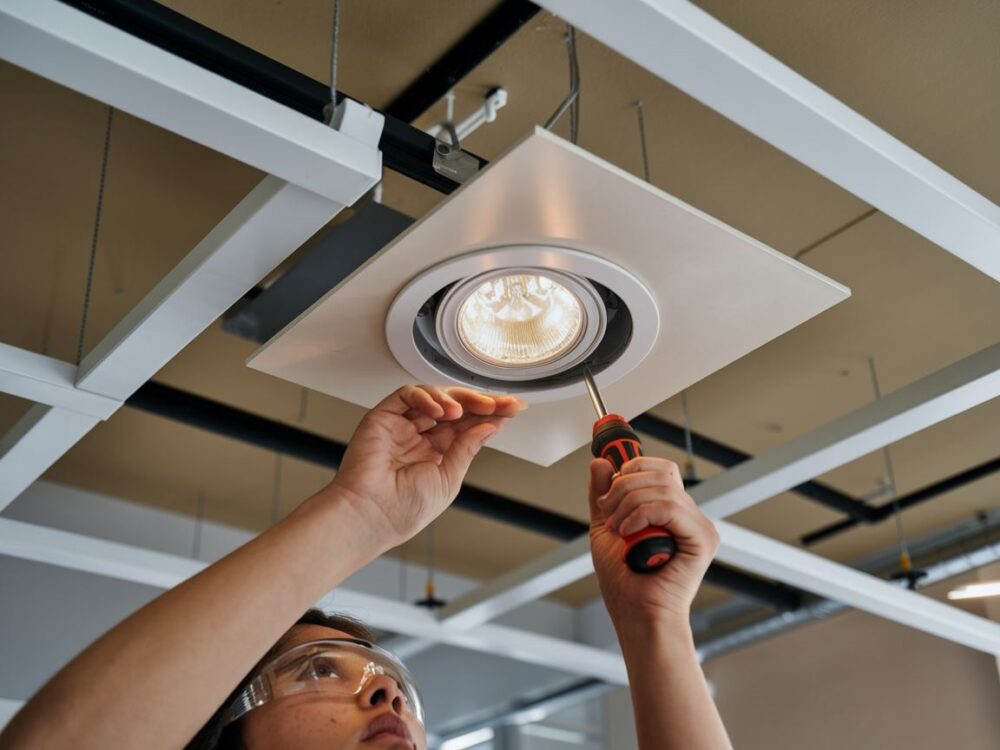 halogen w oprawie sufitowej