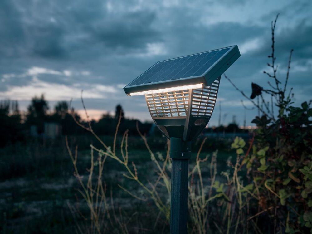 lampy solarne noc