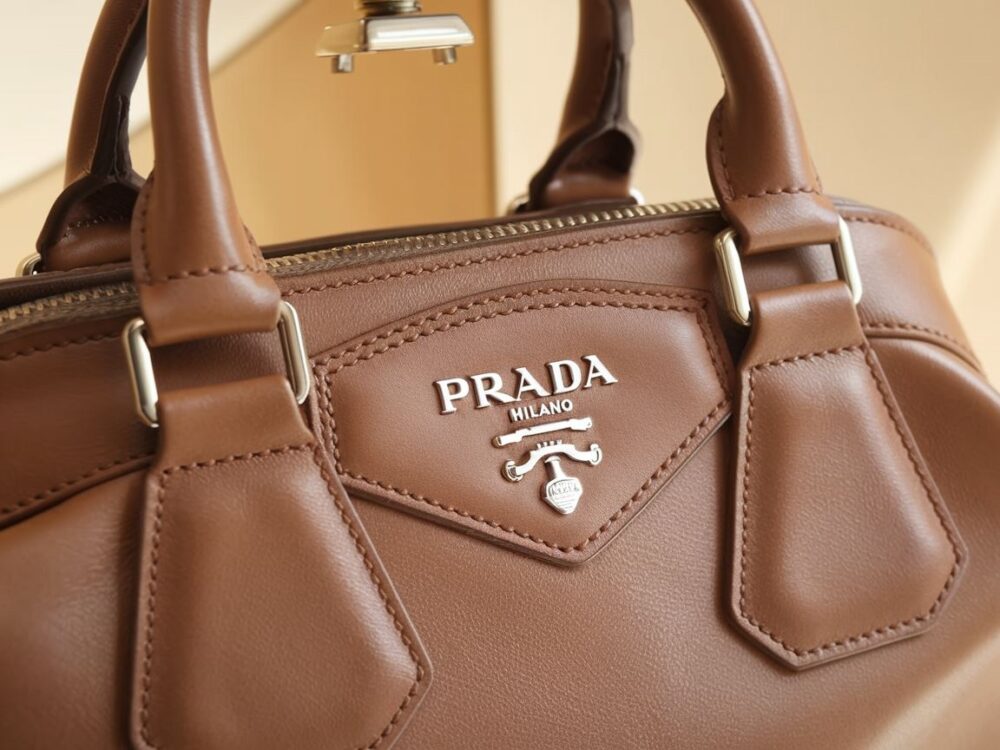 logo Prada Milano