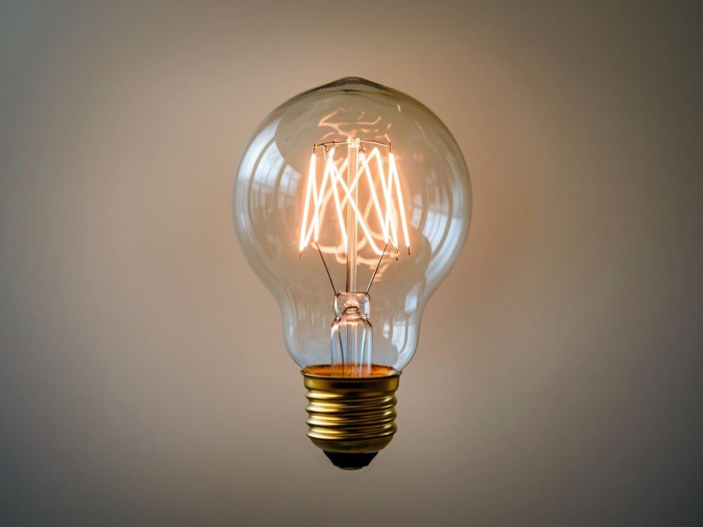 lumeny żarówki 60W