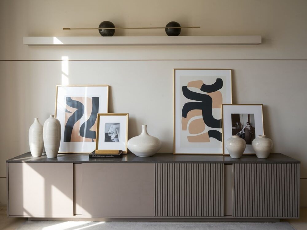 lustro dekoracyjne na ścianie