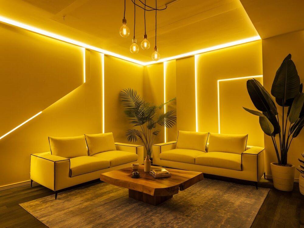 przytulny salon oświetlenie