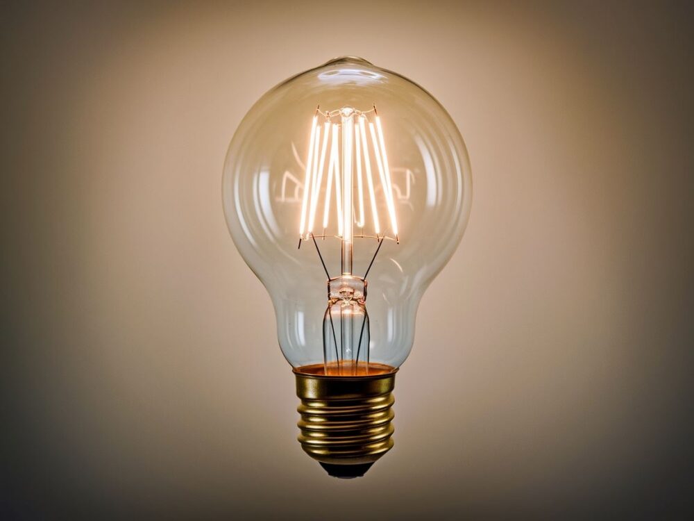 światło 100watowej żarówki